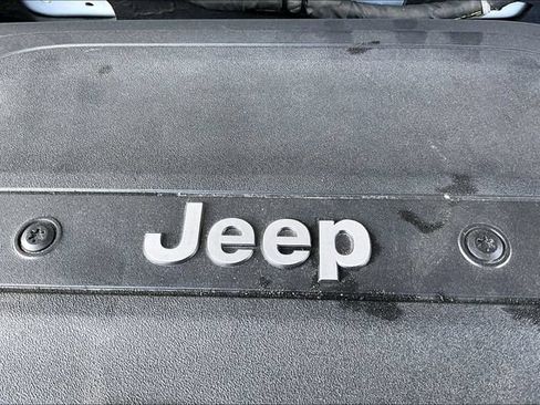 Used 2019 Jeep Cherokee Limited w/ Technology Group FWD image 32
