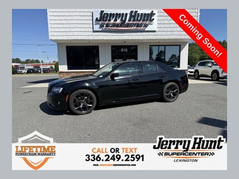 Used 2023 Chrysler 300 S RWD image 1