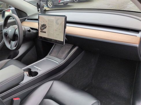 Used 2021 Tesla Model Y Long Range image 32