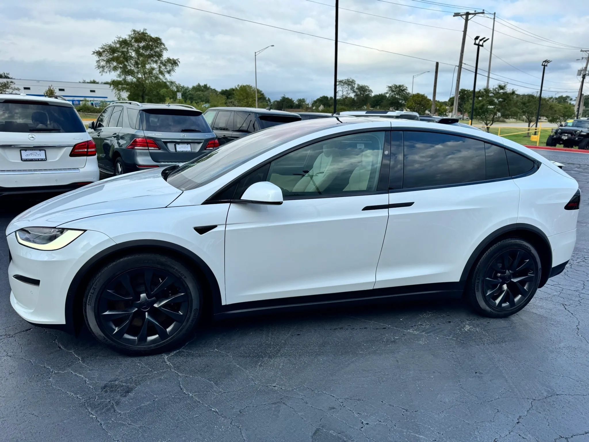 Used 2022 Tesla Model X AWD/4WD image 2