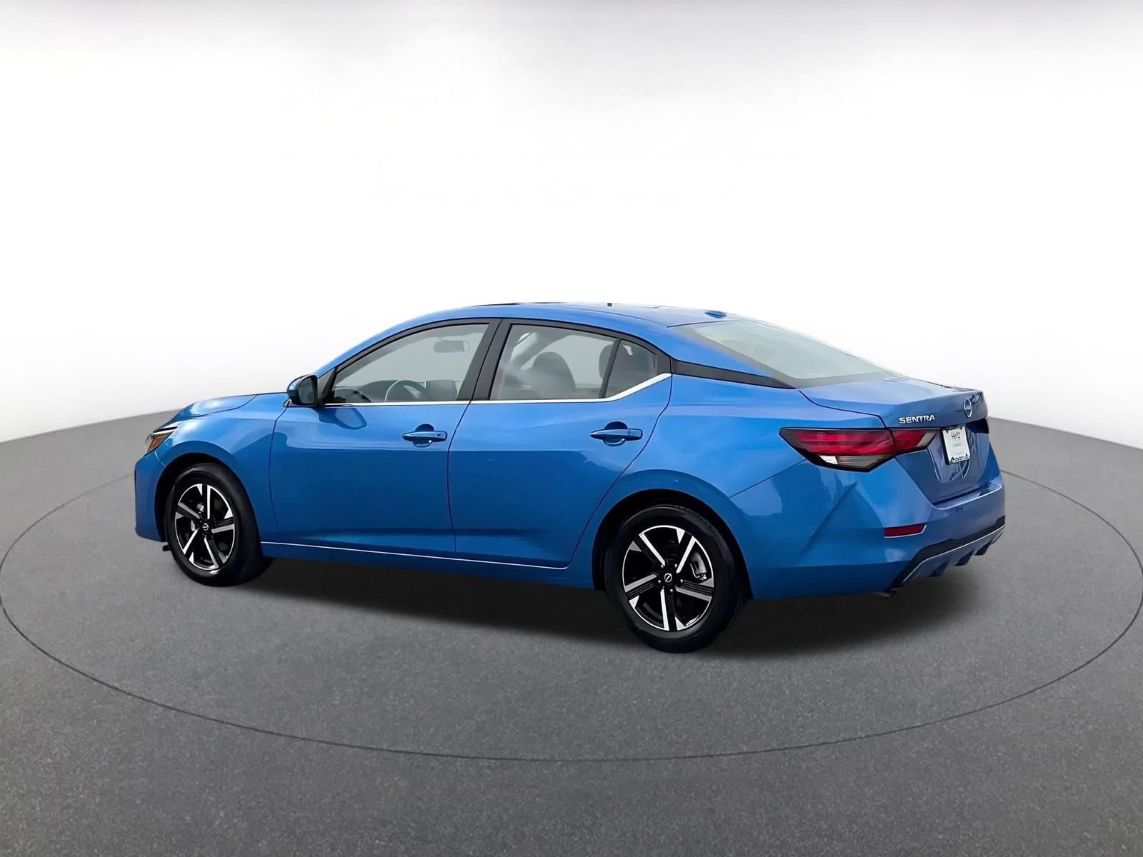 Used 2025 Nissan Sentra SV FWD image 9