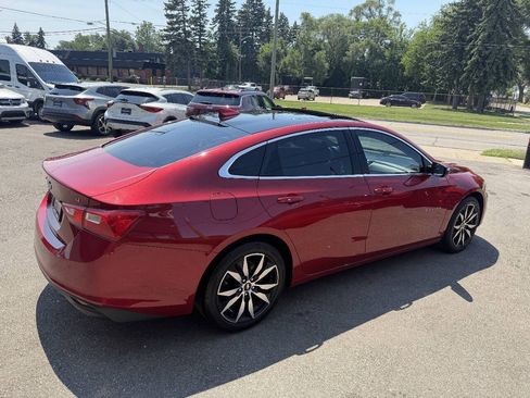 Used 2016 Chevrolet Malibu LT w/ Leather Package FWD image 4