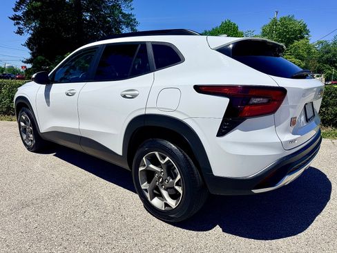 Used 2024 Chevrolet Trax LT w/ Driver Confidence Package FWD image 6