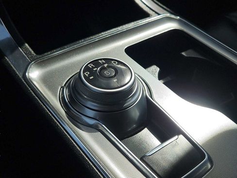 Used 2024 Ford Edge Titanium image 31