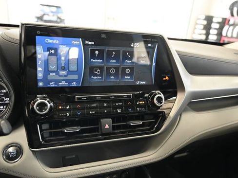 Used 2022 Toyota Highlander Platinum image 15