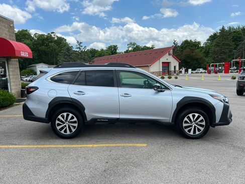Used 2023 Subaru Outback Premium AWD/4WD image 4