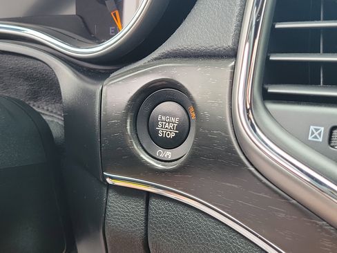 Used 2018 Jeep Grand Cherokee Limited AWD/4WD image 30