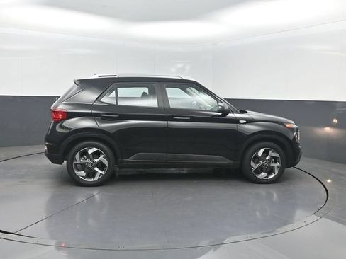 Used 2022 Hyundai Venue SEL FWD image 34