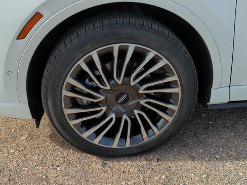 Used 2021 Lincoln Corsair Grand Touring image 10