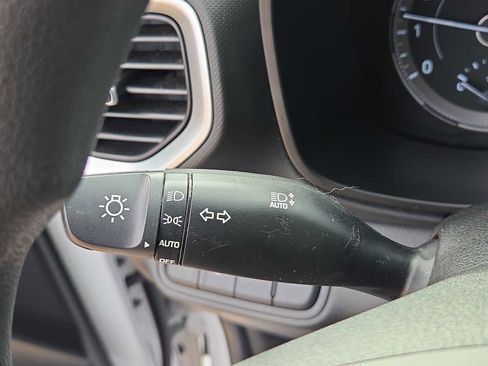 Used 2020 Hyundai Venue SE image 27