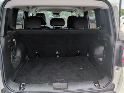 Used 2018 Jeep Renegade Latitude AWD/4WD image 18