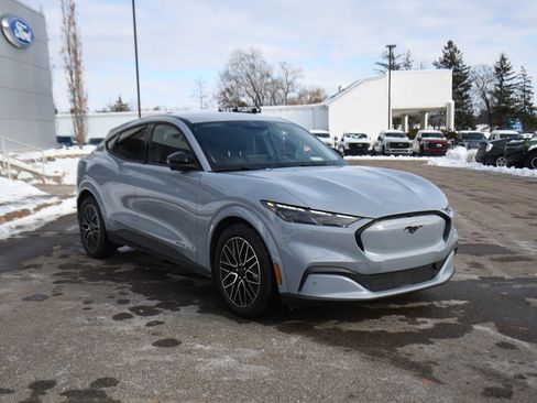 Used 2025 Ford Mustang Mach-E Premium image 9