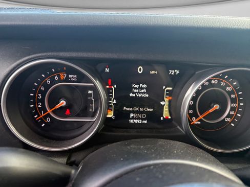 Used 2018 Jeep Wrangler Unlimited Sahara AWD/4WD image 13