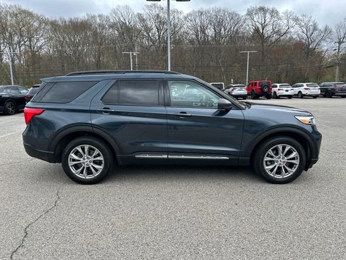 Used 2023 Ford Explorer XLT w/ Equipment Group 202A AWD/4WD image 9