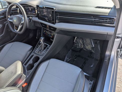 Used 2025 Volkswagen Jetta SE FWD image 31