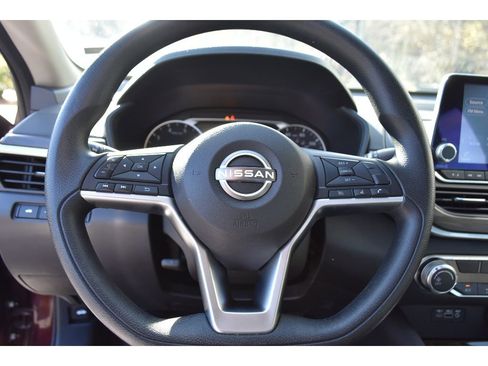 Used 2024 Nissan Altima 2.5 SV image 18