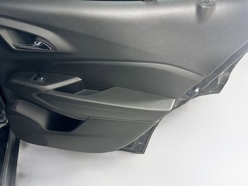 Used 2024 Chevrolet Trax RS w/ Sunroof Package image 29