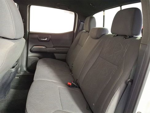 Used 2019 Toyota Tacoma TRD Sport image 10