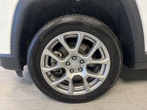 Used 2023 Jeep Compass Latitude image 18