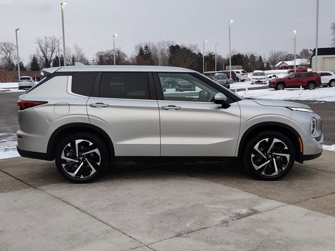 Used 2022 Mitsubishi Outlander ES image 13