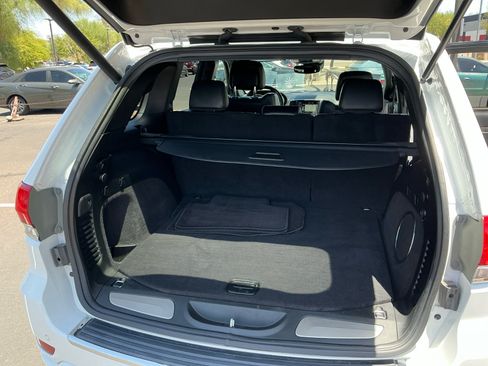 Used 2018 Jeep Grand Cherokee Overland RWD image 34