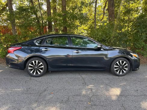 Used 2018 Nissan Altima 2.5 SL FWD image 10