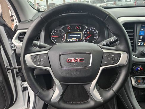 Used 2023 GMC Acadia SLT image 25