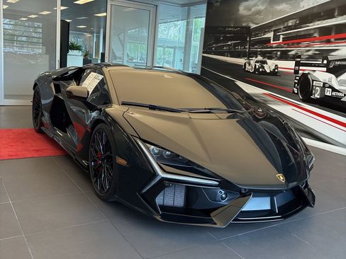 Used 2024 Lamborghini Revuelto AWD/4WD image 3