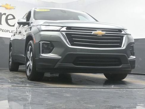 Used 2023 Chevrolet Traverse LT w/ LT Premium Package image 3