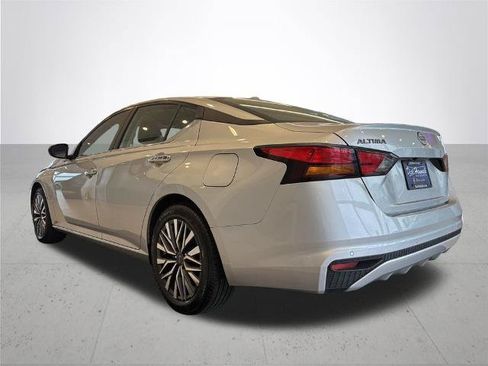Certified 2025 Nissan Altima 2.5 SV FWD image 10