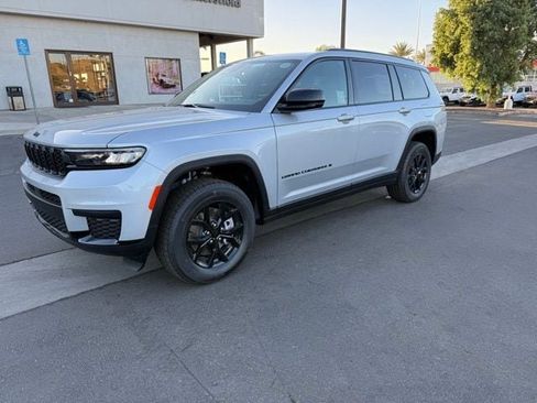 New 2025 Jeep Grand Cherokee L Laredo image 2