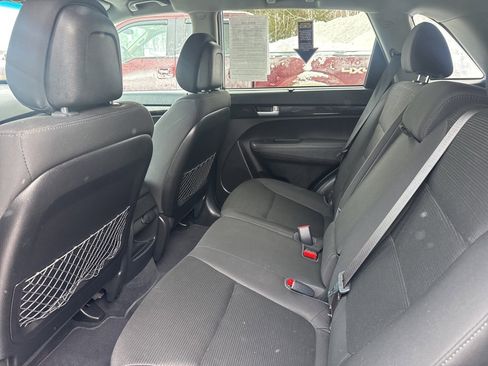 Used 2015 Kia Sorento LX image 3
