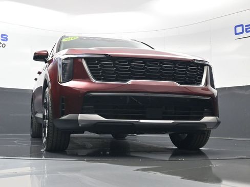 Certified 2025 Kia Sorento EX w/ Panoramic Sunroof Package image 43