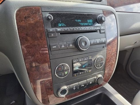 Used 2011 Chevrolet Avalanche LT image 9