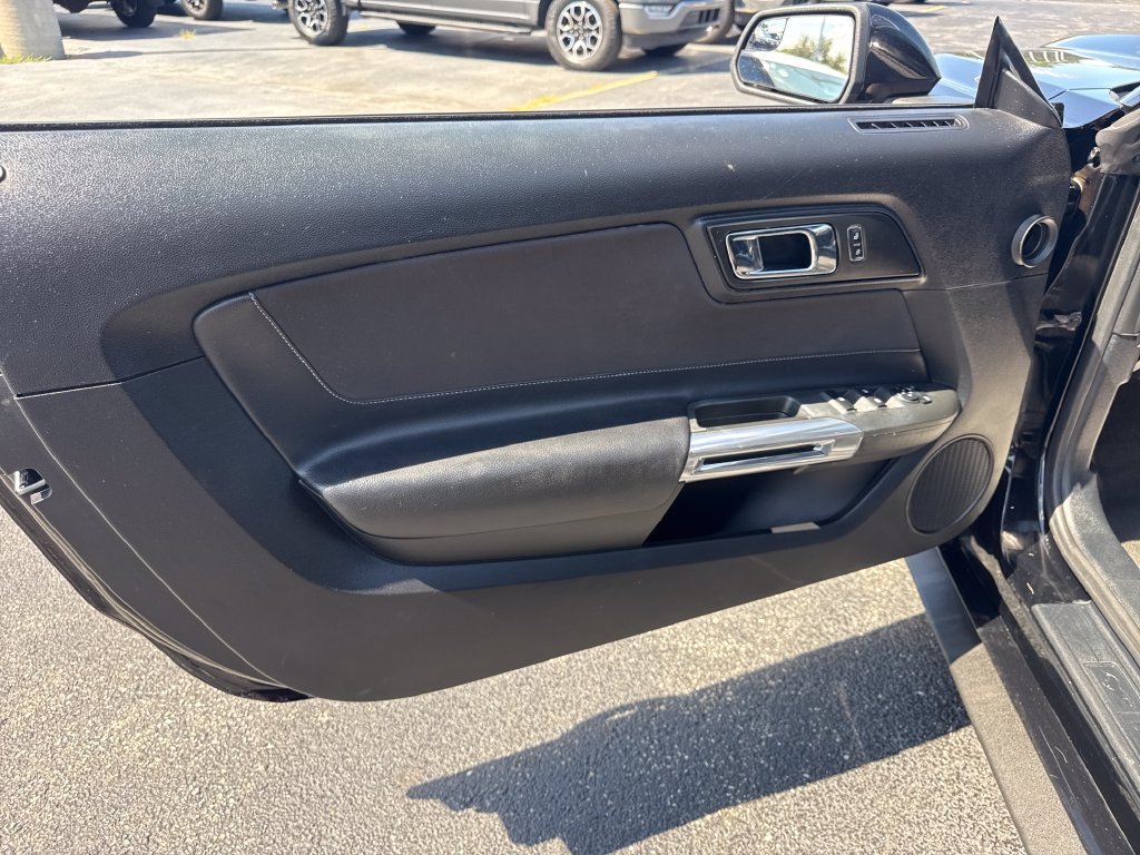Used 2016 Ford Mustang Convertible RWD image 19
