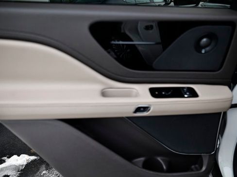 Used 2022 Lincoln Aviator Reserve w/ Elements Package Plus image 23