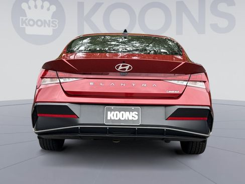 Certified 2025 Hyundai Elantra Limited FWD image 5