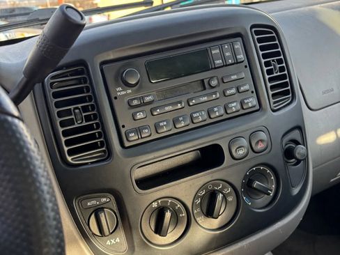 Used 2002 Ford Escape XLS image 17