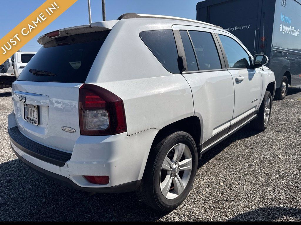 Used 2015 Jeep Compass Latitude AWD/4WD image 4