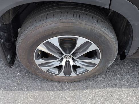 Certified 2025 Toyota Highlander XLE AWD/4WD image 9