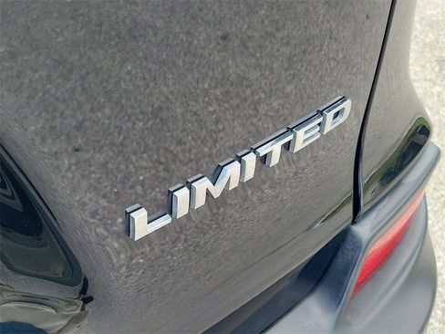 Used 2019 Jeep Cherokee Limited image 13