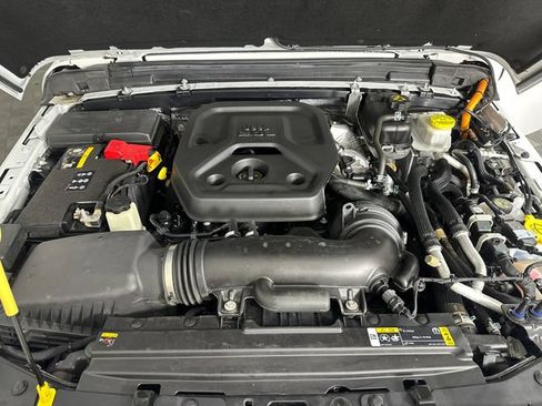 Certified 2024 Jeep Wrangler Unlimited AWD/4WD image 33