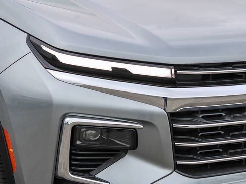 New 2026 Chevrolet Traverse LT w/ Driver Confidence Package AWD/4WD image 4