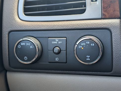 Used 2010 GMC Sierra 1500 SLT w/ LPO, Deluxe Chrome Package AWD/4WD image 7