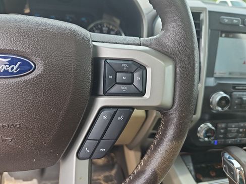 Used 2019 Ford F150 Lariat w/ Equipment Group 502A Luxury AWD/4WD image 14