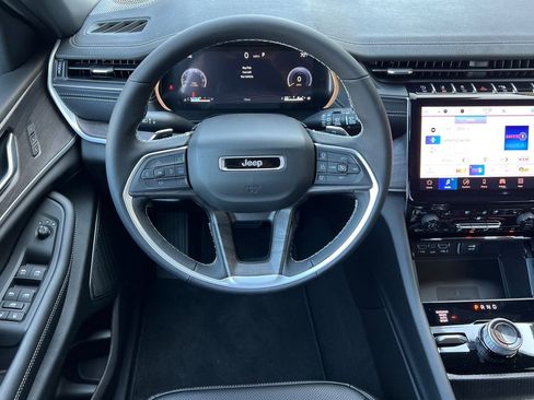 New 2025 Jeep Grand Cherokee Limited w/ Luxury Tech Group II image 14