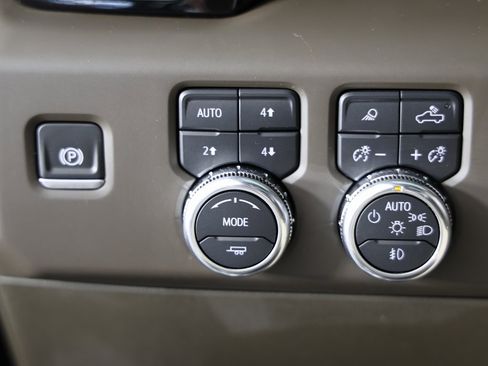 Certified 2025 GMC Sierra 3500 Denali w/ Denali Reserve Package image 29