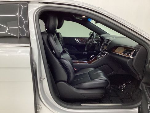 Used 2017 Lincoln Continental Premiere image 15