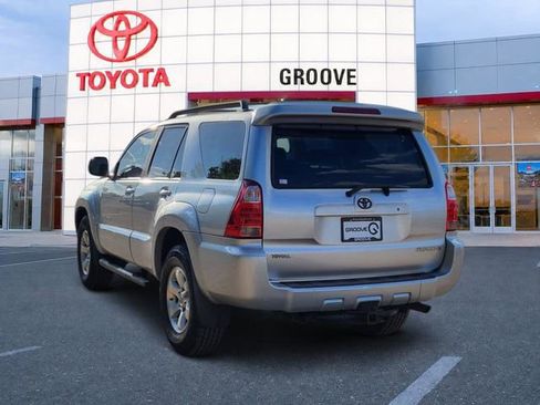 Used 2008 Toyota 4Runner SR5 AWD/4WD image 3