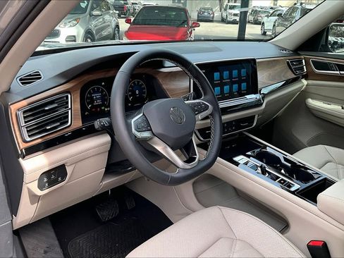 New 2026 Volkswagen Atlas SE FWD image 8
